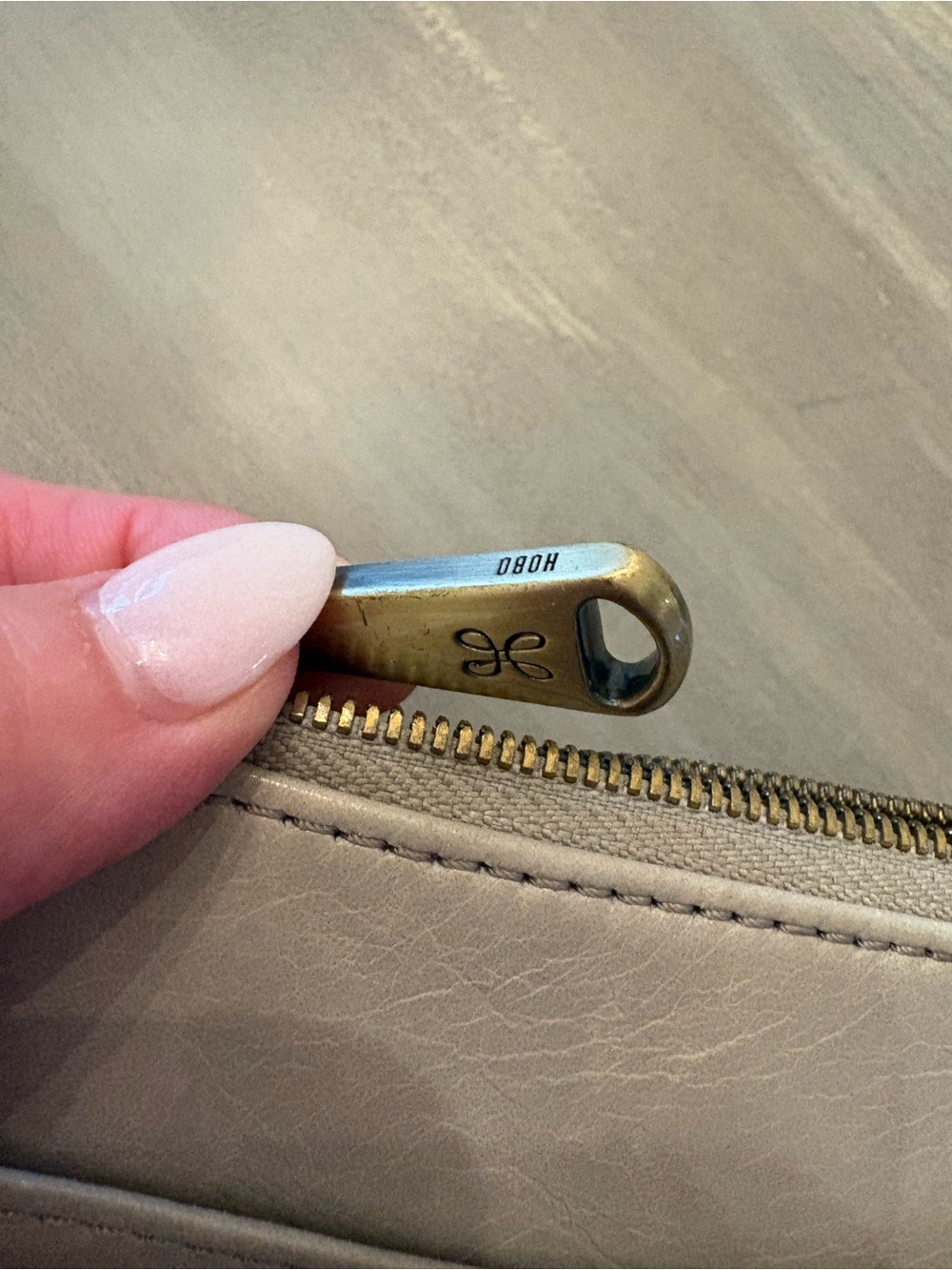 Hobo Women's Leather Zip Wristlet in Light Grey/Beige - Picture 3 of 6